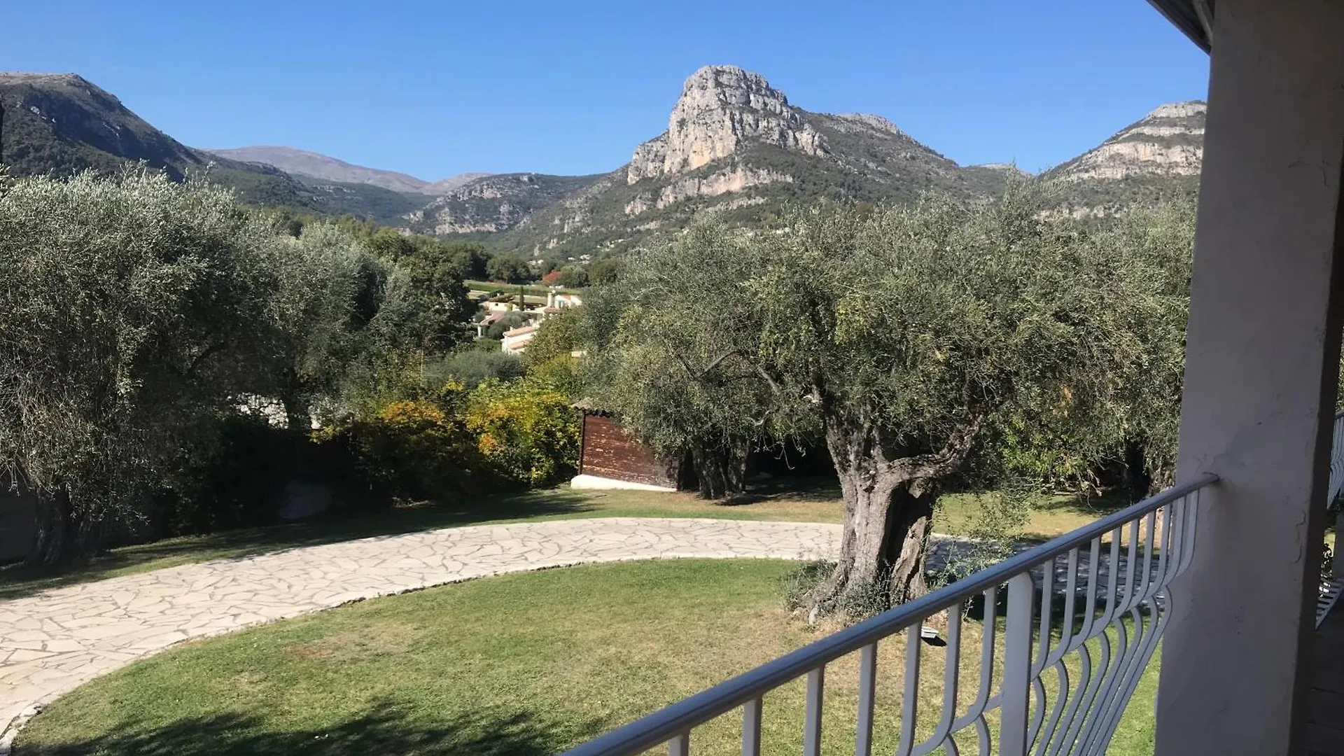Le Mas Des Serens La Gaude